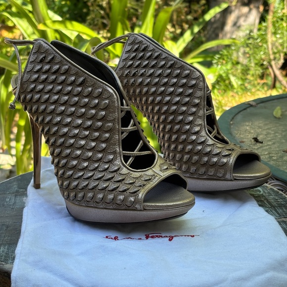 NWOT Salvatore Ferragamo python metallic embossed studded sling back peep toe - Picture 1 of 9